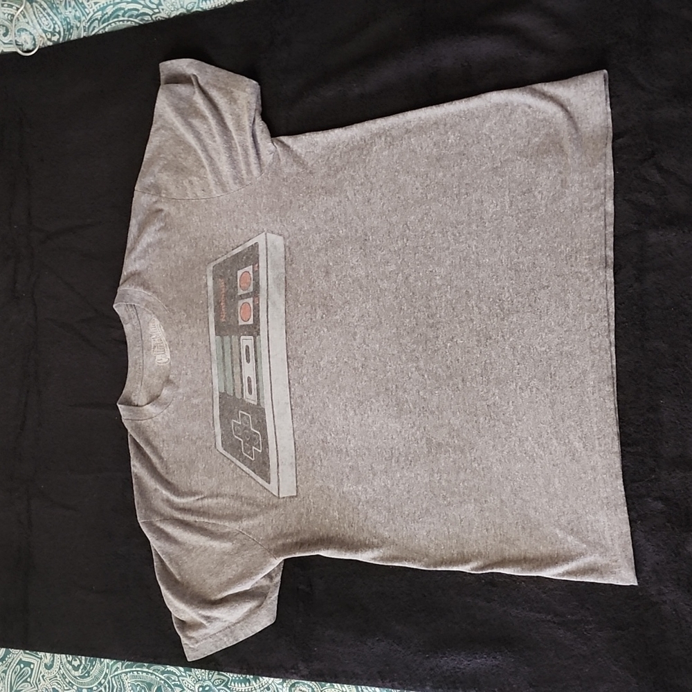 Nintendo NES Mens T-Shirt - Classic NES Controller Image Size Medium Old Navy